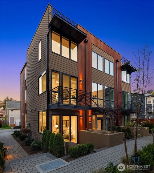 3406 B 34th Ave W, Seattle, WA, 98199-1608 | Card Image