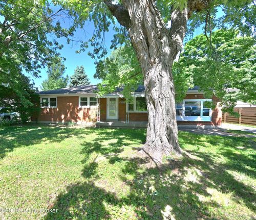 10704 Deering Rd, Louisville, KY, 40272-4126 | Card Image