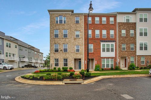 100 Lawndale Dr, BOWIE, MD, 20716-3553 | Card Image