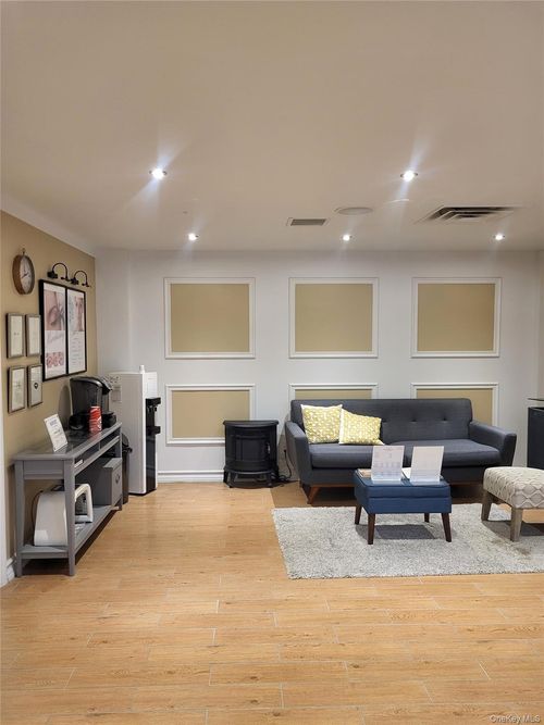 1-30 Main St, Port Washington, NY, 11050-2917 | Card Image