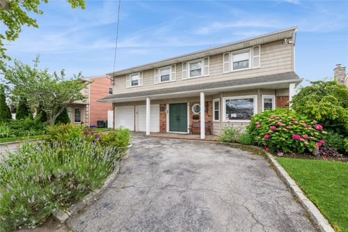 164 Jeffery Ln, Oceanside, NY, 11572-5936 | Card Image