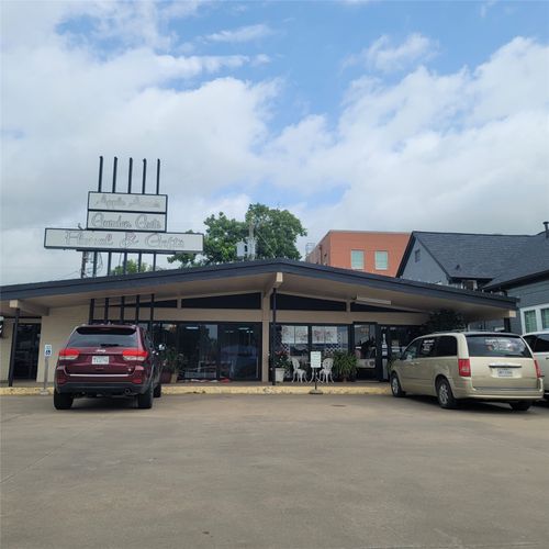 402 W Ennis Ave, Ennis, TX, 75119-3904 | Card Image