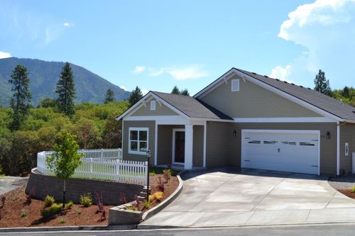 2121 Se Wyndham Way, Grants Pass, OR, 97527-5690 | Card Image
