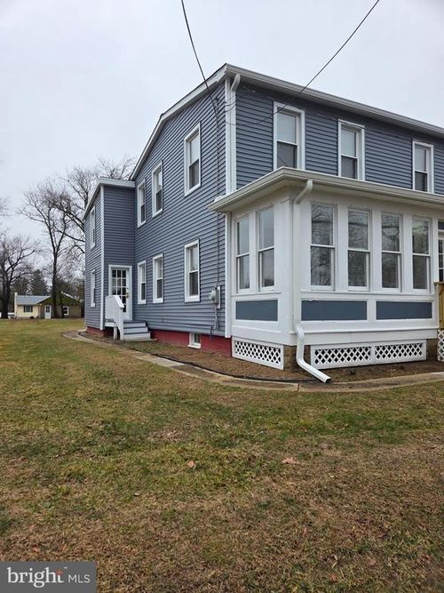 636 E Front St, Florence, NJ, 08518-1513 | Card Image