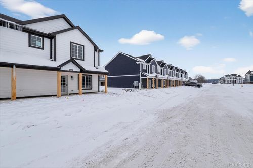 4-54609 Brenda Dr, Macomb, MI, 48042-5841 | Card Image