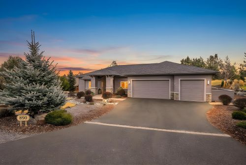 890 Cinnamon Teal Dr, Redmond, OR, 97756-9207 | Card Image