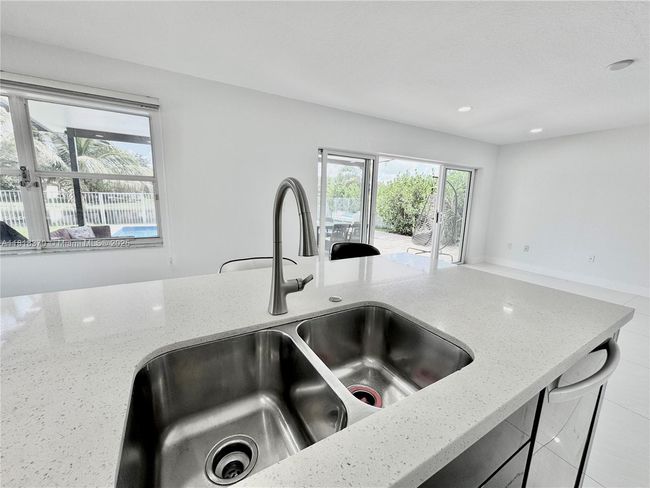 16515 Ruby Lk, House other with 4 bedrooms, 3 bathrooms and null parking in Weston FL | Image 15
