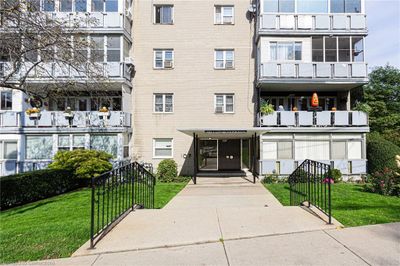 307 - 107 St. Joseph's Dr, House attached with 1 bedrooms, 1 bathrooms and 1 parking in Hamilton ON | Image 2