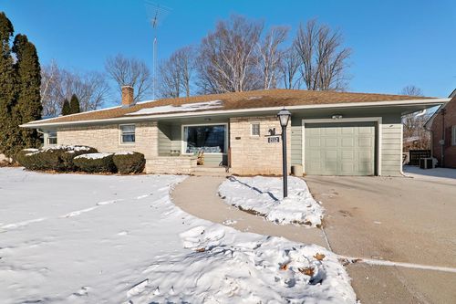 2112 Markham Street, Manitowoc, WI, 54220 | Card Image