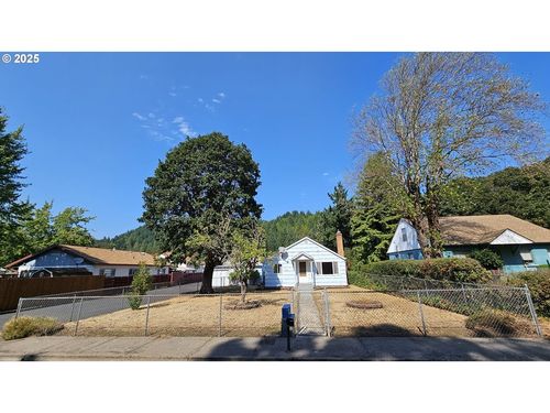 47861 Commercial St, Oakridge, OR, 97463-9460 | Card Image