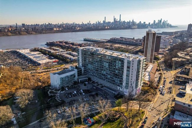320 Adolphus Ave, Condo with 3 bedrooms, 4 bathrooms and null parking in Cliffside Park NJ | Image 32
