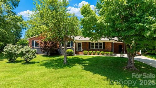 706 Hedrick Dr, Statesville, NC, 28677-3134 | Card Image