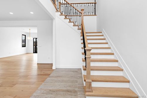 24 Midway St, Babylon, NY, 11702-4312 | Card Image