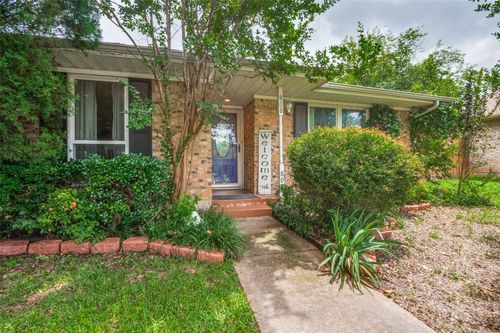 808 Kathrine Ct, Cedar Hill, TX, 75104-1706 | Card Image