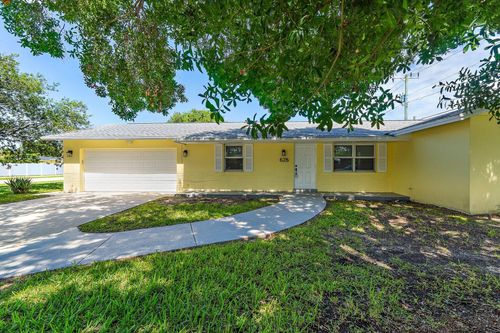 678 Riverside Dr, Palm Beach Gardens, FL, 33410-4877 | Card Image