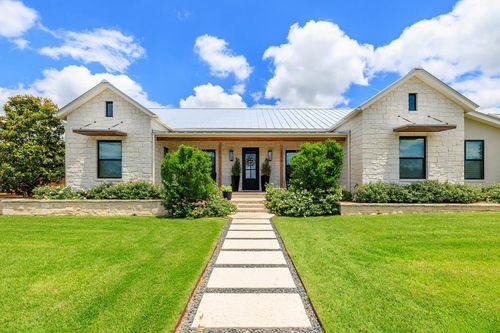 2214 Stone Mdw, Fredericksburg, TX, 78624-7995 | Card Image
