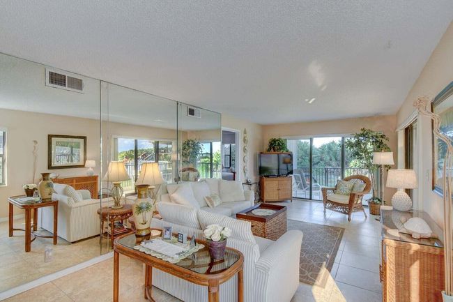APT-108 - 9400 S Ocean Dr, Condo with 2 bedrooms, 2 bathrooms and null parking in Jensen Beach FL | Image 4