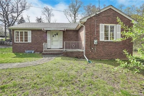 17 Brookside Ave, Airmont, NY, 10901-6413 | Card Image