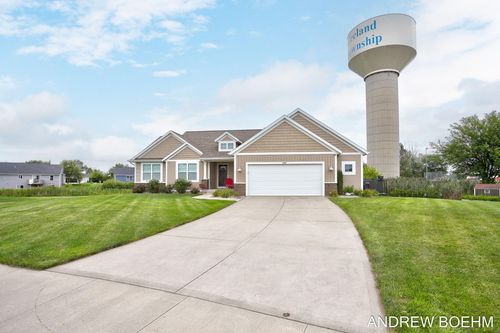 692 Settlement Ln, Zeeland, MI, 49464-8262 | Card Image