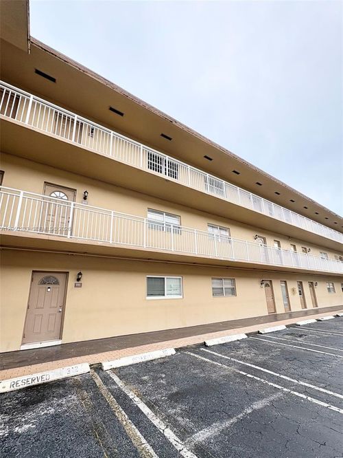 310-5011 W Oakland Park Blvd, Lauderdale Lakes, FL, 33313-1595 | Card Image