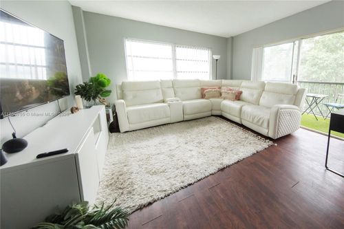 apt-401-4166 Inverrary Dr, Lauderhill, FL, 33319-4502 | Card Image