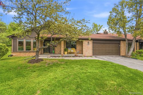 4042 Chablis St, West Bloomfield, MI, 48323-3027 | Card Image