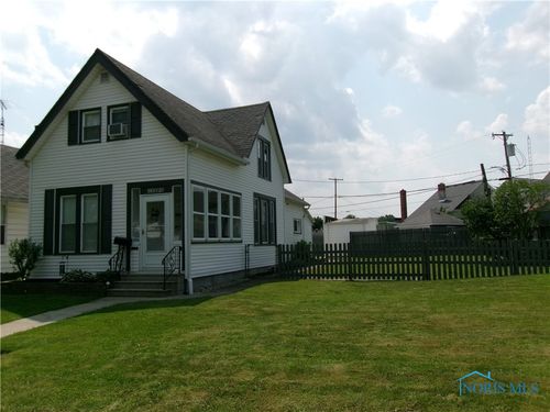 132 Oak St, Rossford, OH, 43460-1233 | Card Image