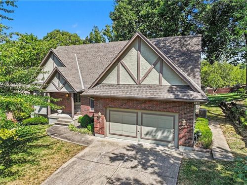 2414 Sw Springcreek Ct, Blue Springs, MO, 64015-6792 | Card Image