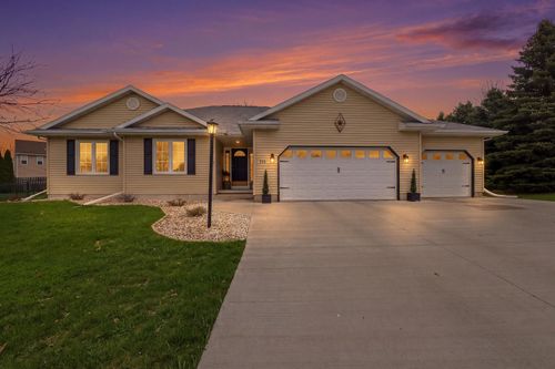 321 Morgan Ln, Beaver Dam, WI, 53916-3404 | Card Image