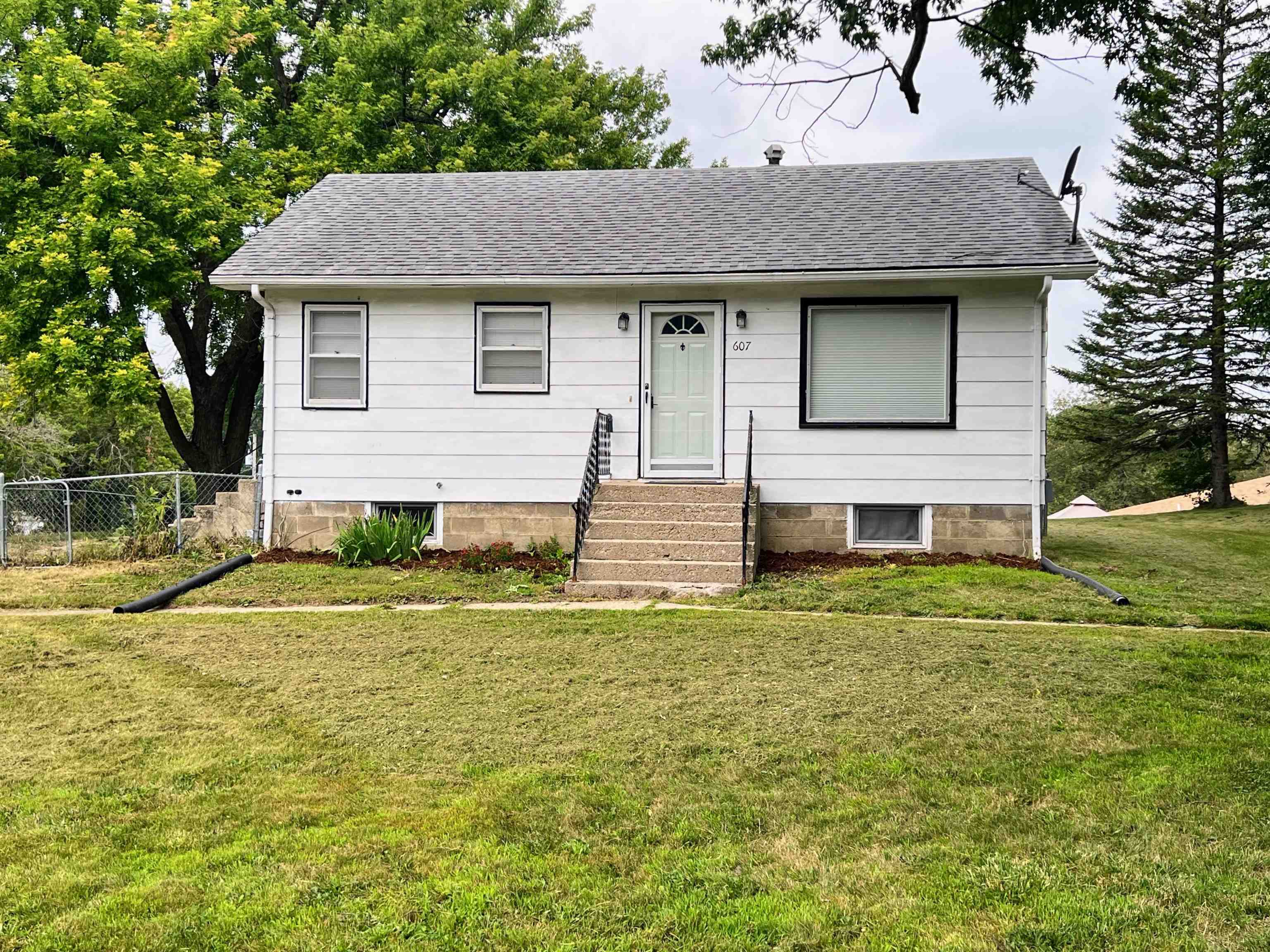 Wallace St, Emmetsburg, IA 50536
