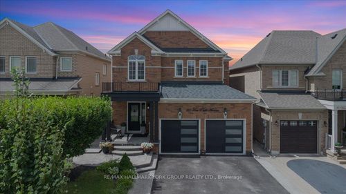 28 W Park Ave, Bradford, ON, L3Z0A8 | Card Image