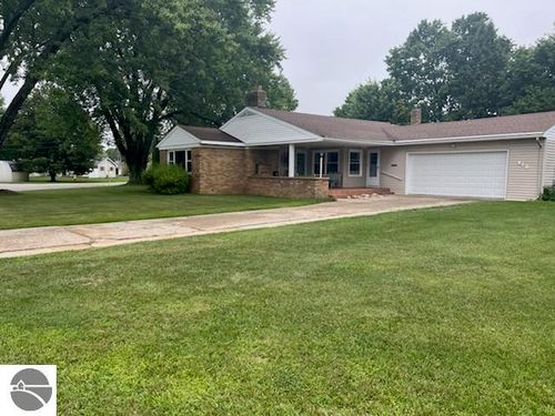 616 Lake Shore Dr, Cadillac, MI, 49601-1745 | Card Image