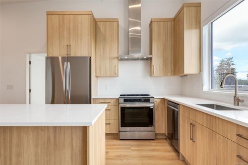 204-7181 Lantzville Rd, Lantzville, BC, V0R2H0 | Card Image