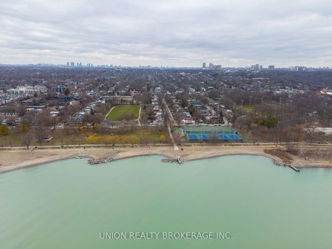 1872 Lake Shore Blvd E, House attached with 4 bedrooms, 3 bathrooms and null parking in Toronto ON | Image 22