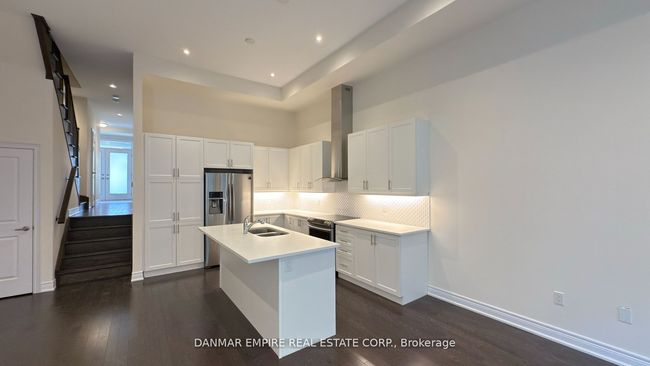 6 Hiawatha Crt, House attached with 3 bedrooms, 4 bathrooms and 1 parking in Vaughan ON | Image 5