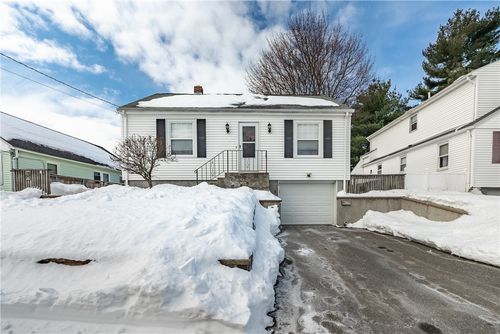 56 N Olney St, Johnston, RI, 02919-5152 | Card Image