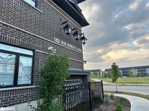 182 Wheat Lane, Kitchener, ON, N2R0R4 | Card Image