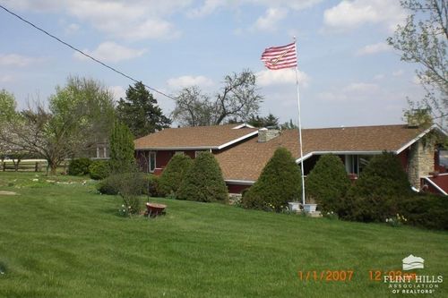 9226 Blue Ridge Rd, Manhattan, KS, 66503-9101 | Card Image