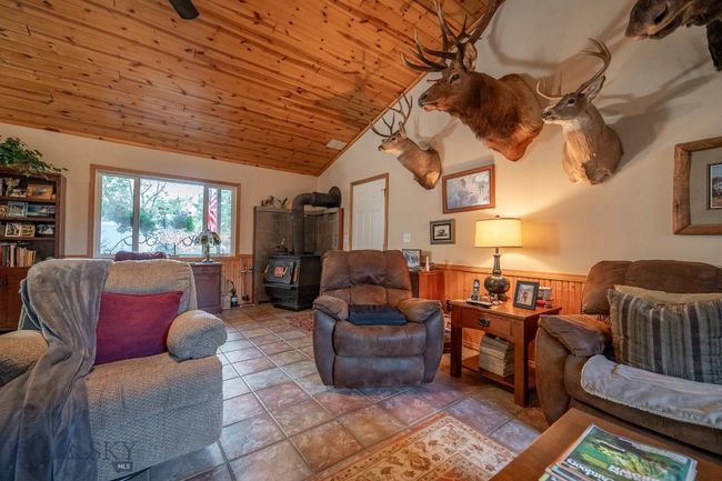 1077 Us Highway 89 S, House other with 3 bedrooms, 3 bathrooms and null parking in Gardiner MT | Image 16