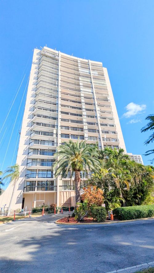 805-2425 Presidential 805 Way, West Palm Beach, FL, 33401 | Card Image