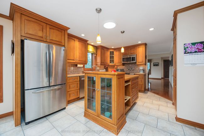 1311 Lakeshore Rd, House other with 3 bedrooms, 2 bathrooms and 4 parking in Sarnia ON | Image 10