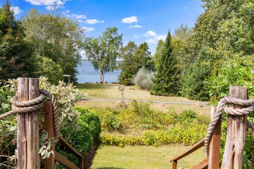 407 Us Route 2, Grand Isle, VT, 05458-2305 | Card Image