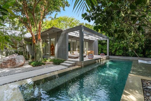 11 Lagorce Cir, Miami Beach, FL, 33141-4519 | Card Image