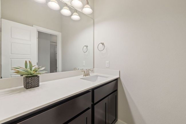 Upstairs bathroom | Image 27