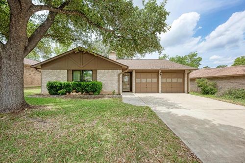 6606 Lancret Hill Dr, Austin, TX, 78745-4715 | Card Image