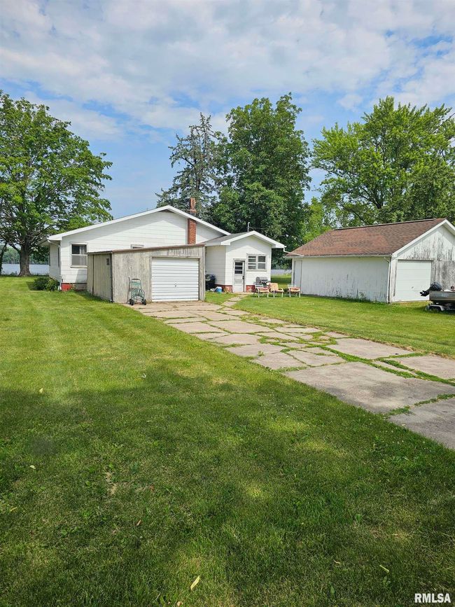 21812 River Rd N, House other with 2 bedrooms, 2 bathrooms and null parking in Cordova IL | Image 9