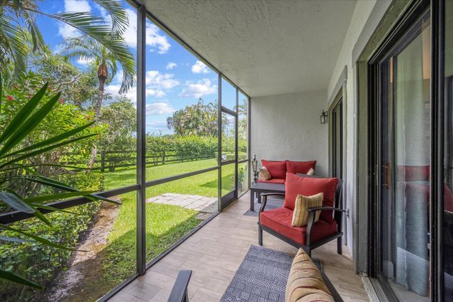 C102 - 11311 Pond View Drive, Condo with 2 bedrooms, 2 bathrooms and null parking in Wellington FL | Image 9