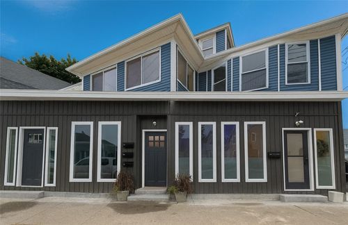 458 Smithfield Ave, Pawtucket, RI, 02860-2576 | Card Image