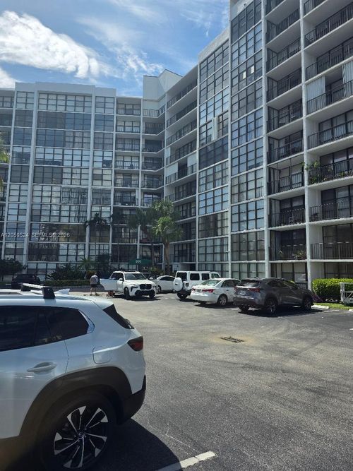 716-800 Parkview Dr, Hallandale Beach, FL, 33009-2978 | Card Image