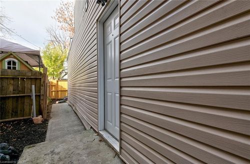 a-111 Gibson Ave, Hamilton, ON, L8L6J9 | Card Image